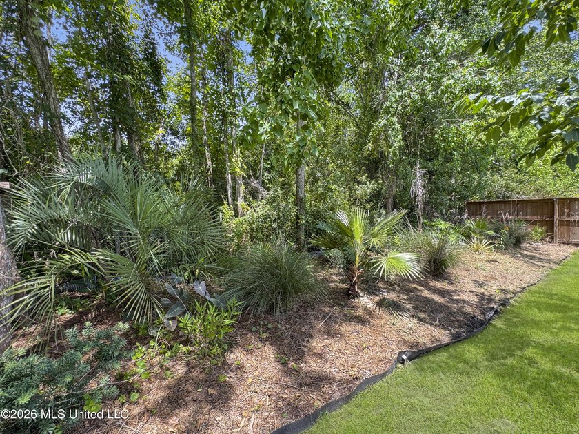 Brand New FORTIFIED ROOF Just minutes to the beach, this - photo 22