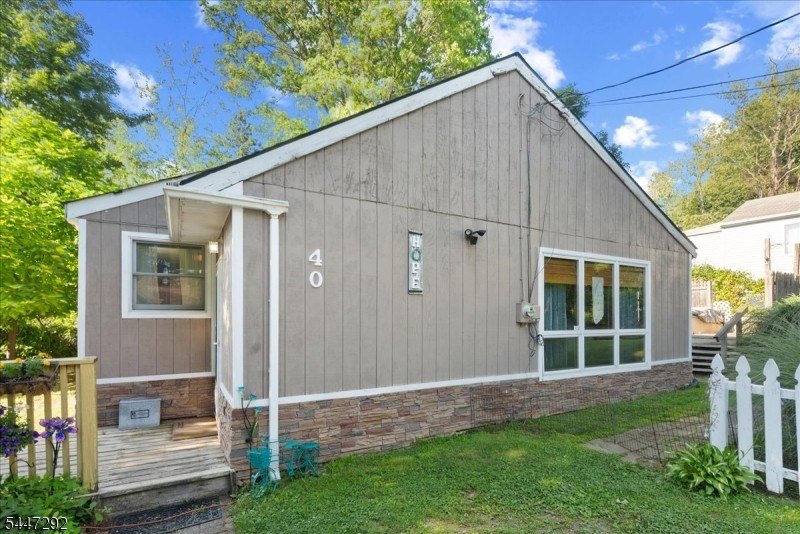 Welcome to this charming Ranch offering the perfect blend of - photo 2