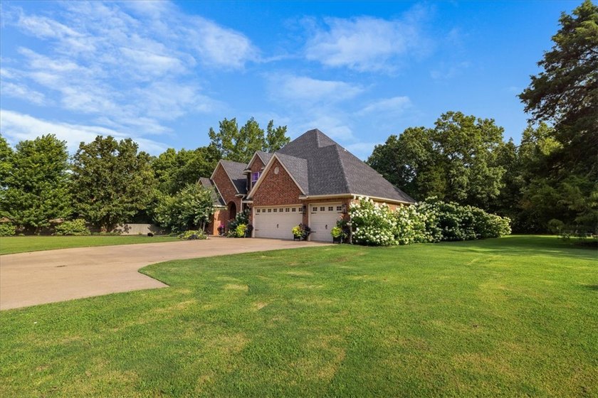 Welcome to your own private retreat! Nestled on approximately 2 - photo 11
