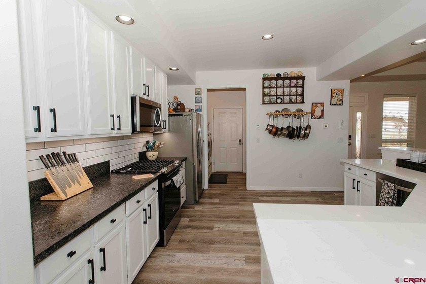 Welcome home to this beautifully updated ranch-style property in - photo 14