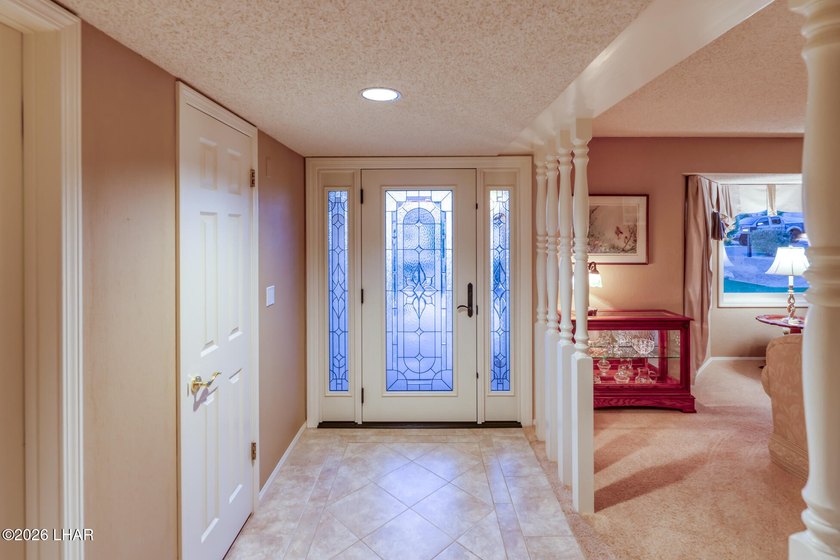 ONE OWNER CUSTOM HOME!!!! Absolutely mint condition and upgraded - photo 4