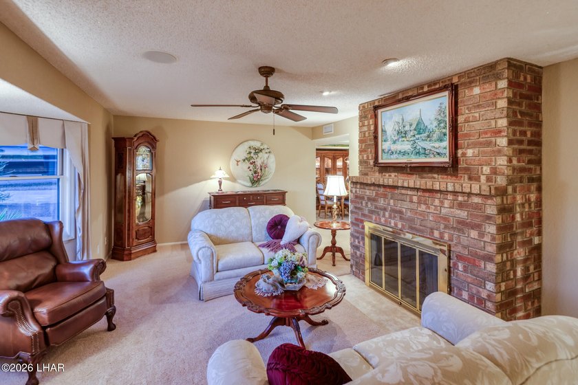 ONE OWNER CUSTOM HOME!!!! Absolutely mint condition and upgraded - photo 6