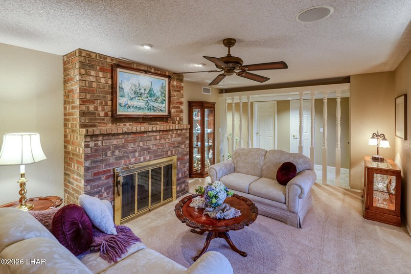 ONE OWNER CUSTOM HOME!!!! Absolutely mint condition and upgraded - photo 7