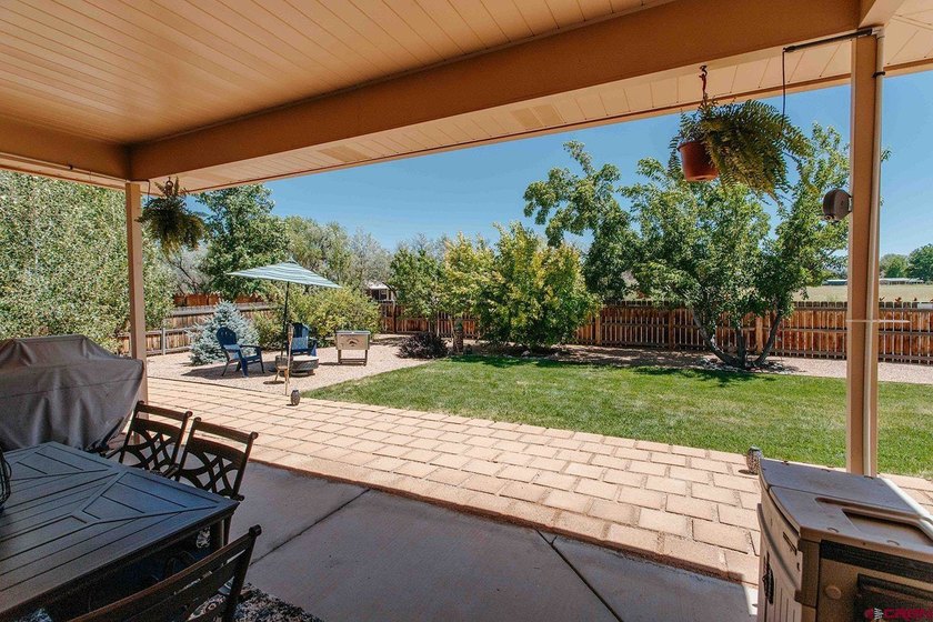 Welcome home to this beautifully updated ranch-style property in - photo 28