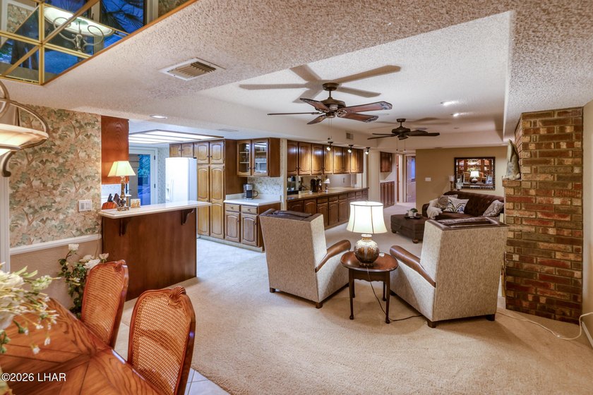 ONE OWNER CUSTOM HOME!!!! Absolutely mint condition and upgraded - photo 9