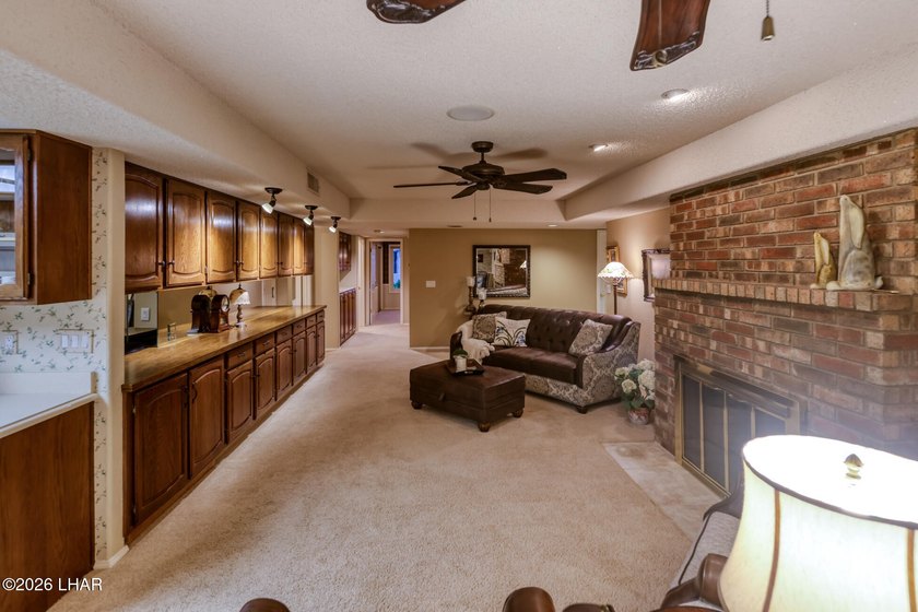 ONE OWNER CUSTOM HOME!!!! Absolutely mint condition and upgraded - photo 10