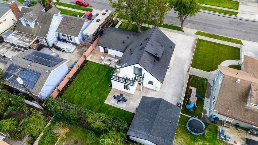 Renovated and Gorgeous: 3 HOMES on 1 LOT. Lease this compound - photo 30