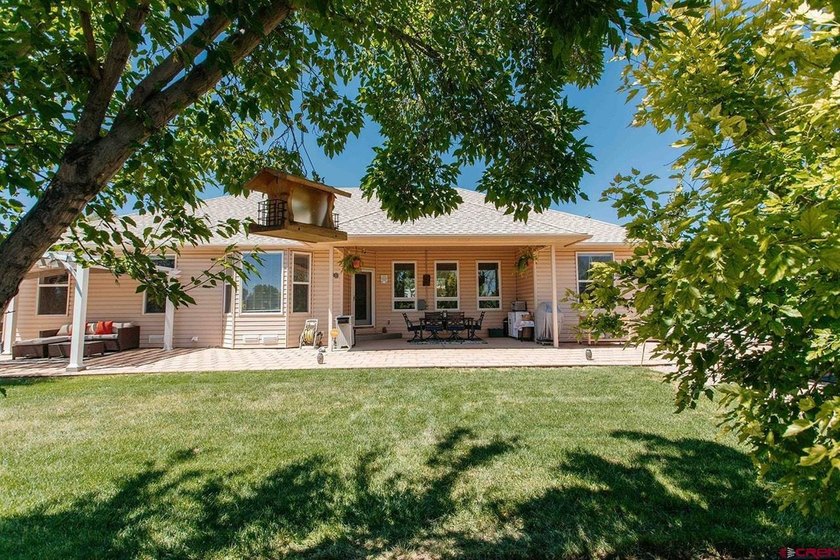 Welcome home to this beautifully updated ranch-style property in - photo 32