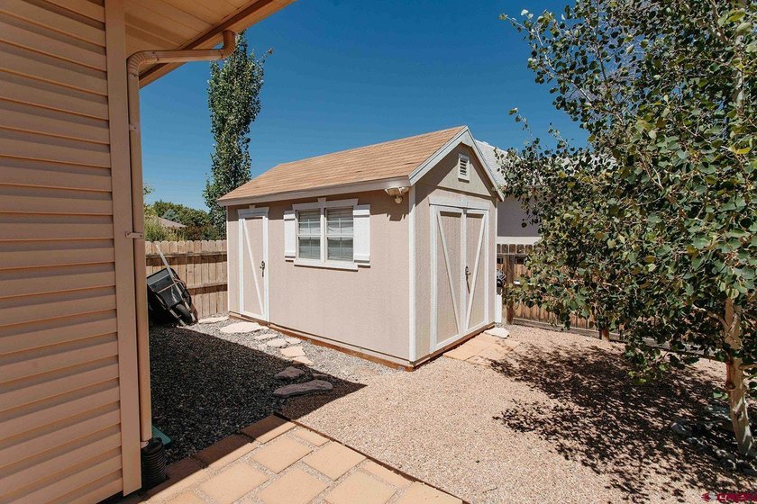 Welcome home to this beautifully updated ranch-style property in - photo 35