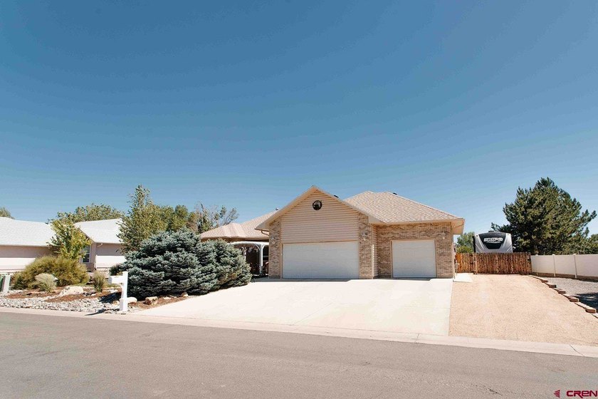 Welcome home to this beautifully updated ranch-style property in - photo 38