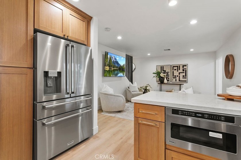 Renovated and Gorgeous: 3 HOMES on 1 LOT. Lease this compound - photo 39