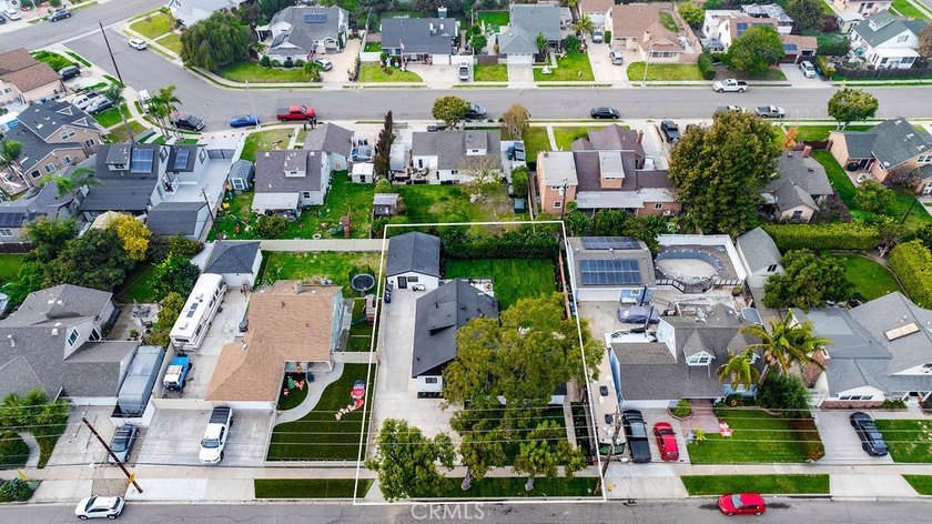 Renovated and Gorgeous: 3 HOMES on 1 LOT. Lease this compound - photo 46