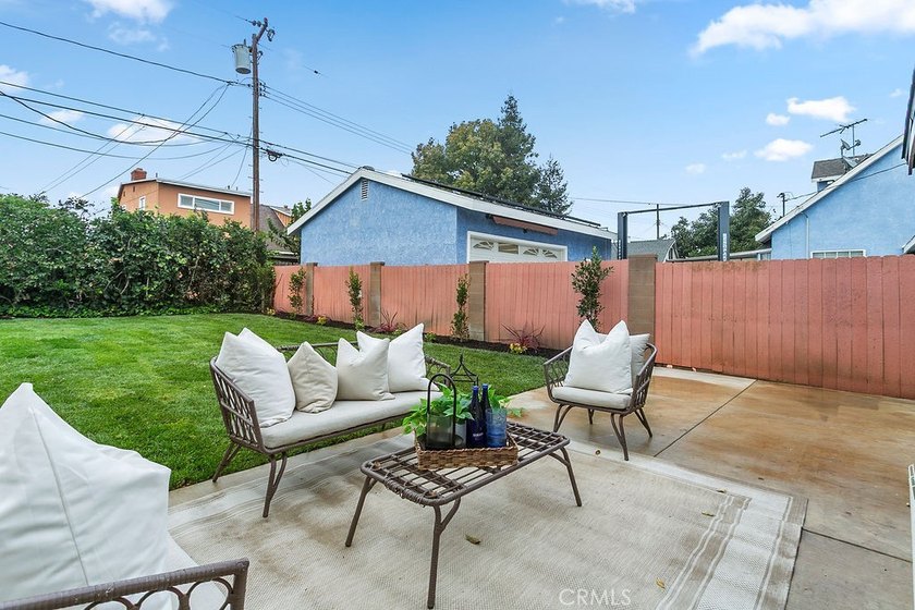 Renovated and Gorgeous: 3 HOMES on 1 LOT. Lease this compound - photo 47