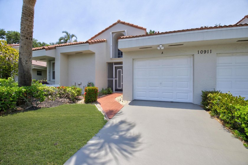 BEAUTIFUL CORNER VILLA WITH GARAGE AND PRIVATE GARDEN VIEWS - photo 3