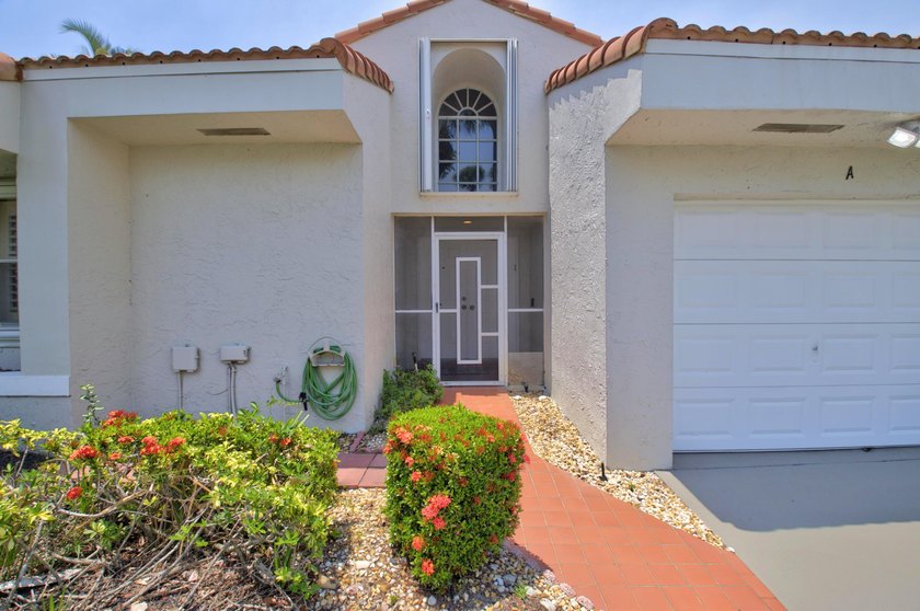 BEAUTIFUL CORNER VILLA WITH GARAGE AND PRIVATE GARDEN VIEWS - photo 4