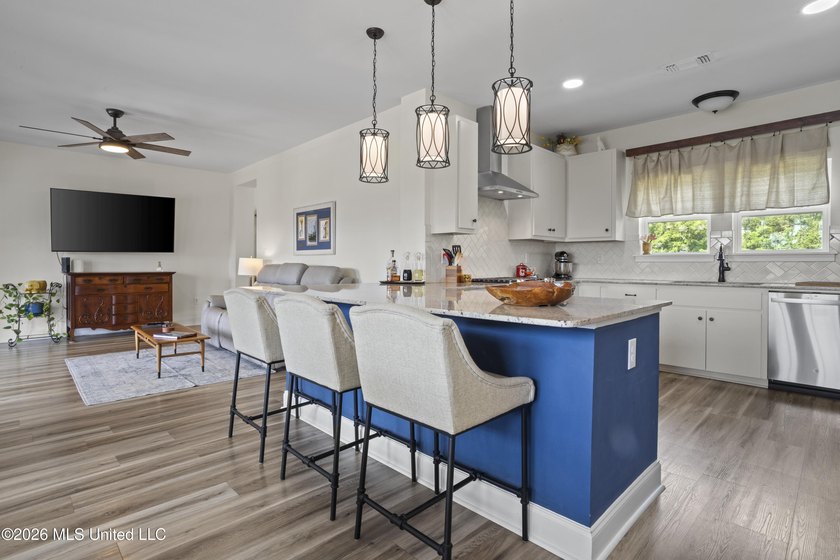 Built just 5 years ago by Butler Homes, known for their quality - photo 12