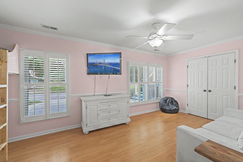 This spacious approximately 3,600-square-foot split-level home - photo 25