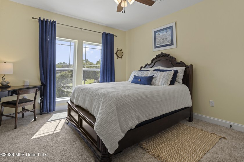 Built just 5 years ago by Butler Homes, known for their quality - photo 27