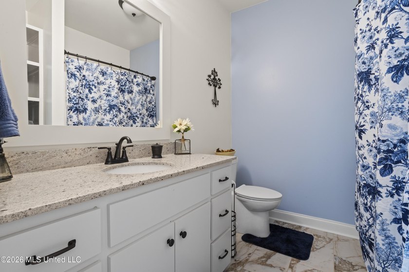 Built just 5 years ago by Butler Homes, known for their quality - photo 28