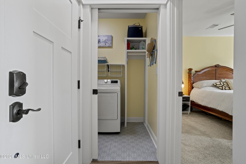 Built just 5 years ago by Butler Homes, known for their quality - photo 31