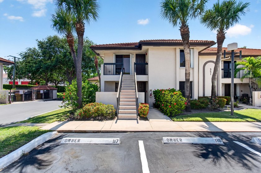 Discover the perfect East Boca lifestyle in this beautifully - photo 2