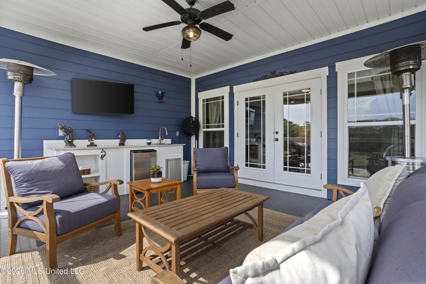 Built just 5 years ago by Butler Homes, known for their quality - photo 33