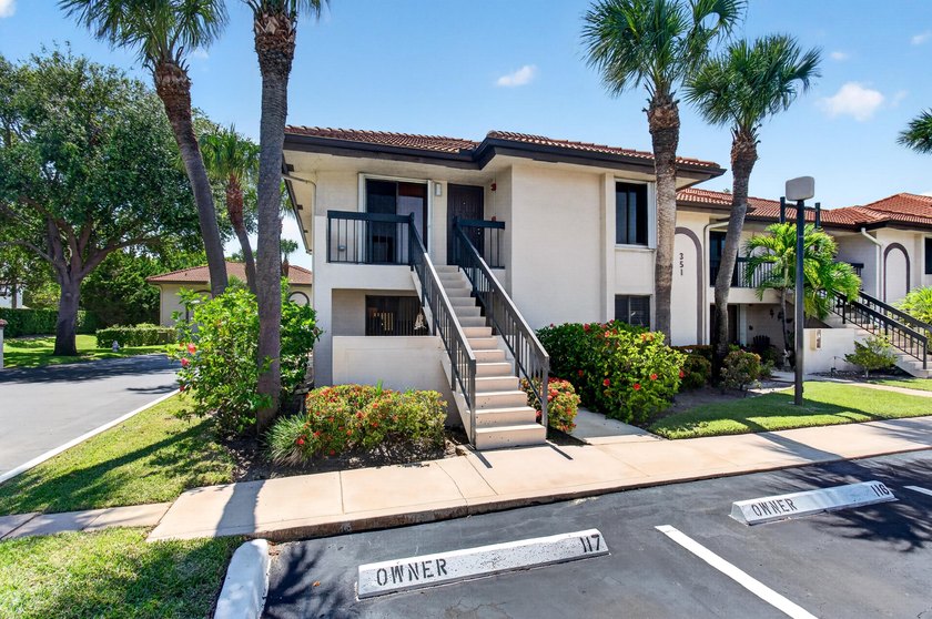 Discover the perfect East Boca lifestyle in this beautifully - photo 3