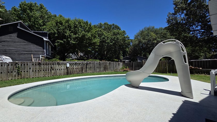 This spacious approximately 3,600-square-foot split-level home - photo 34