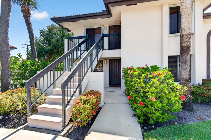Discover the perfect East Boca lifestyle in this beautifully - photo 4