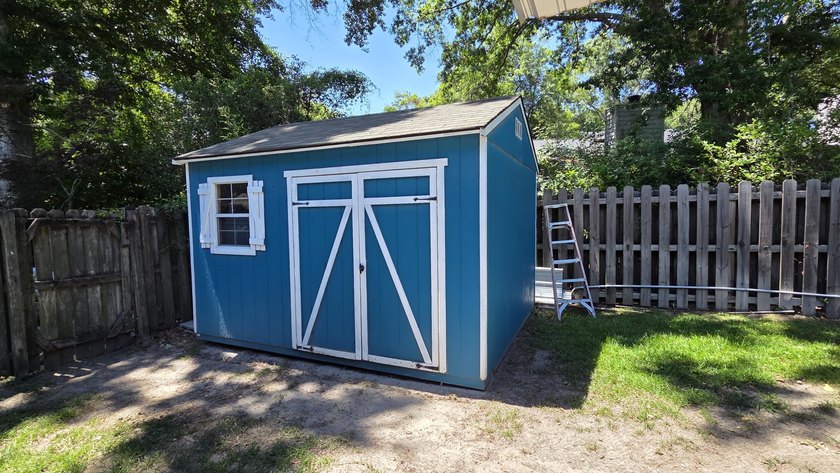 This spacious approximately 3,600-square-foot split-level home - photo 42