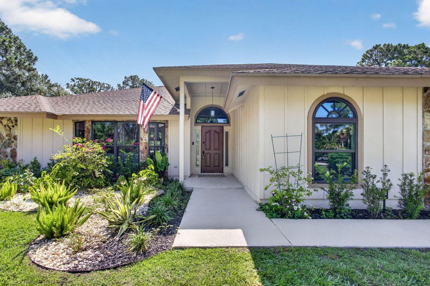 Welcome to your own private tropical retreat in the heart of - photo 6