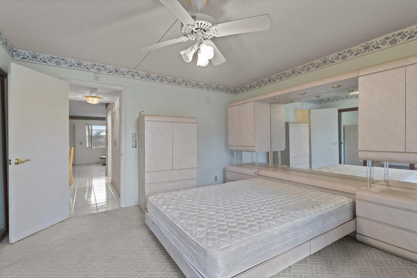 Welcome to this well-maintained 1-bedroom, 1-bath FIRST FLOOR - photo 5