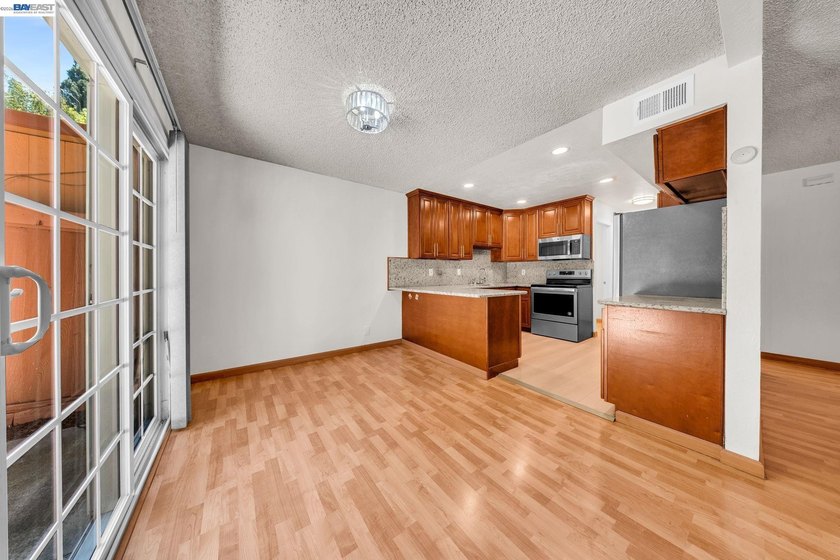 Beautifully Updated Home with NO HOA &amp; ADU Potential in - photo 8