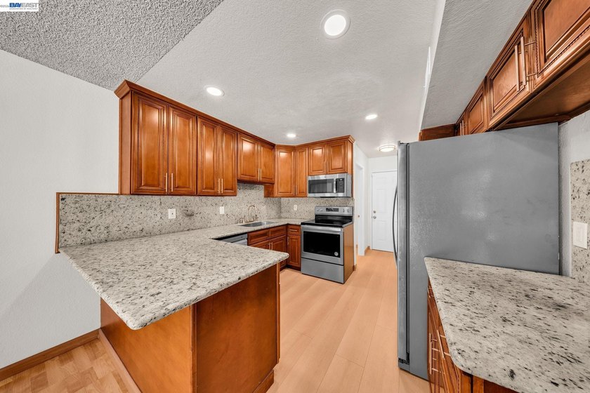 Beautifully Updated Home with NO HOA &amp; ADU Potential in - photo 10