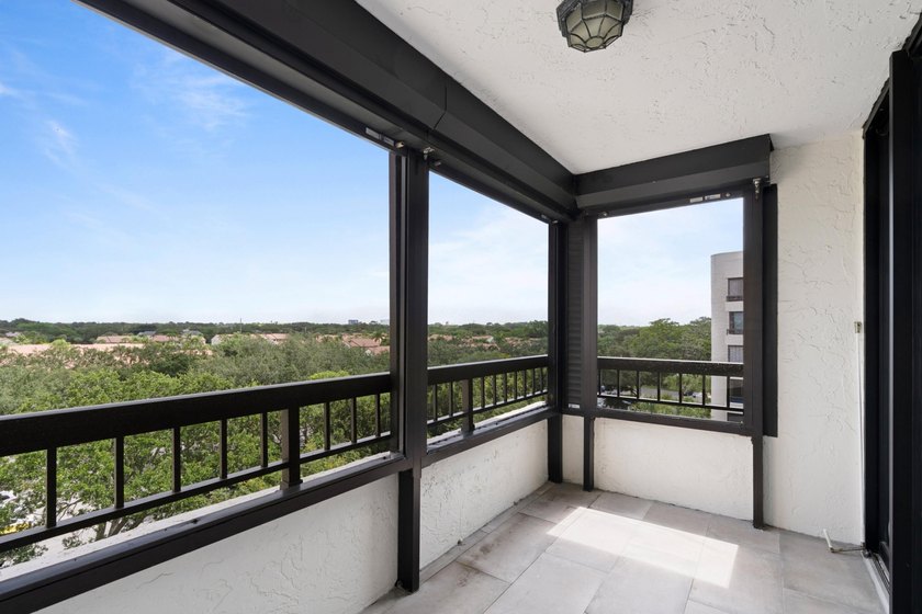 ABSOLUTELY GORGEOUS CORNER UNIT CONDO | PRESTIGIOUS 55+ - photo 4
