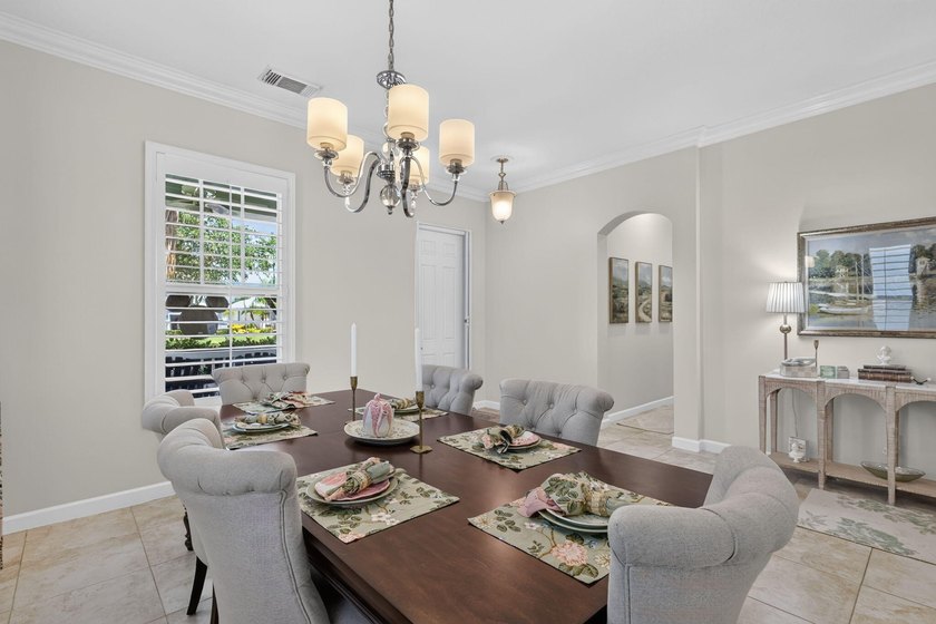 Bedford Park Gem! Rarely available upgraded 5-bed, 3-bath home - photo 10