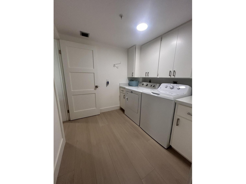 Welcome to this beautifully remodeled and impeccably maintained - photo 6