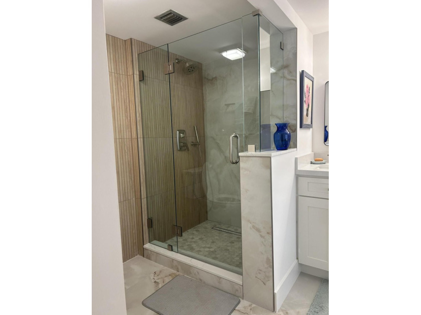 Welcome to this beautifully remodeled and impeccably maintained - photo 8