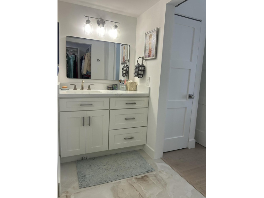 Welcome to this beautifully remodeled and impeccably maintained - photo 9