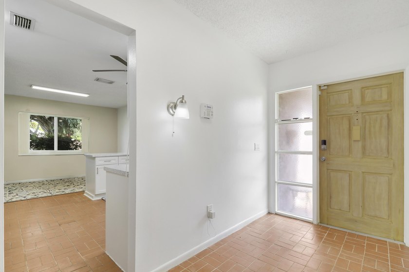 Welcome to 98 Pintail Court, a beautifully maintained CBS pool - photo 11