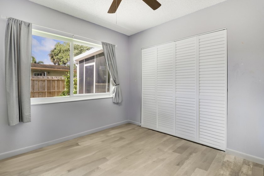 Welcome to 98 Pintail Court, a beautifully maintained CBS pool - photo 21