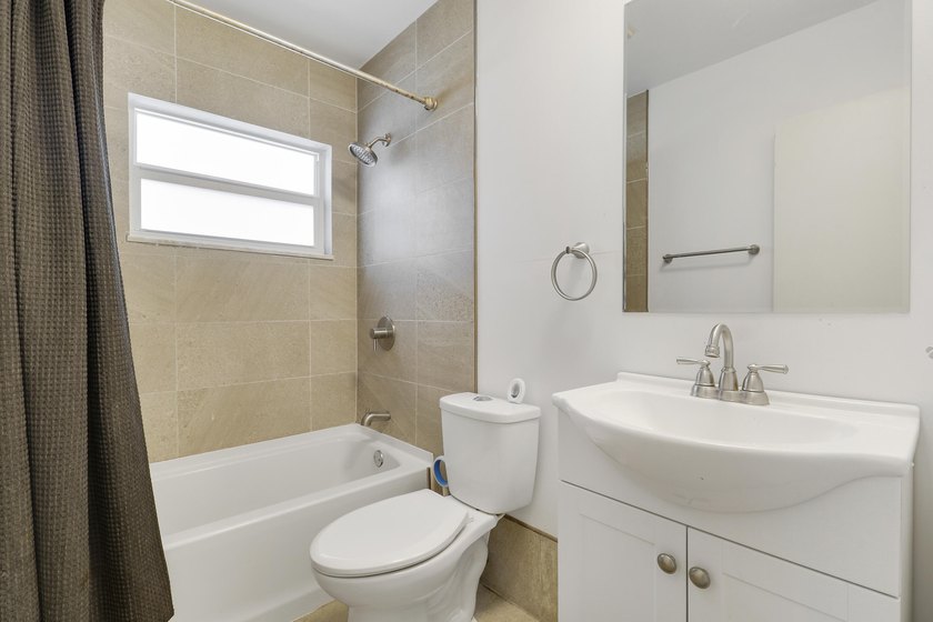 Welcome to 98 Pintail Court, a beautifully maintained CBS pool - photo 23
