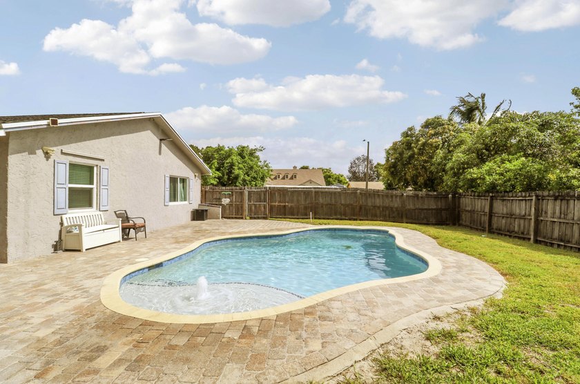 Welcome to 98 Pintail Court, a beautifully maintained CBS pool - photo 27