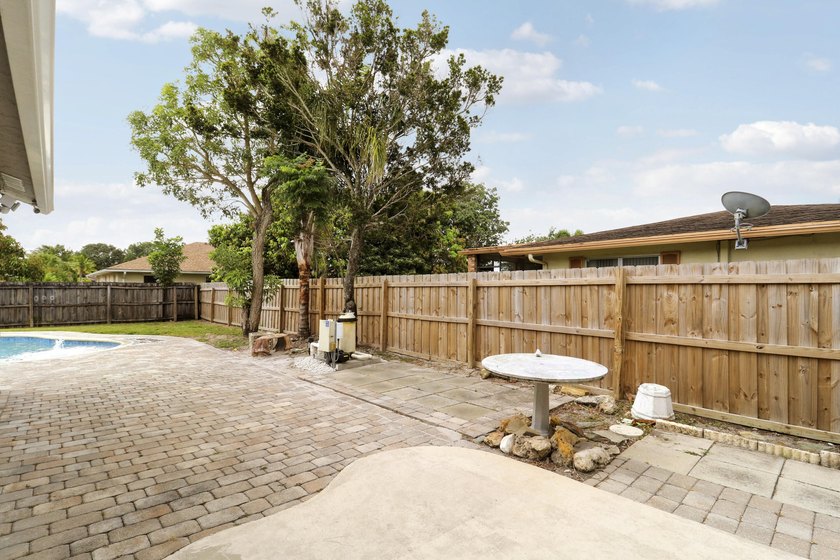 Welcome to 98 Pintail Court, a beautifully maintained CBS pool - photo 31