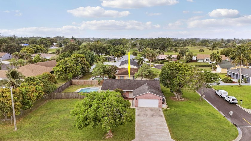 Welcome to 98 Pintail Court, a beautifully maintained CBS pool - photo 38