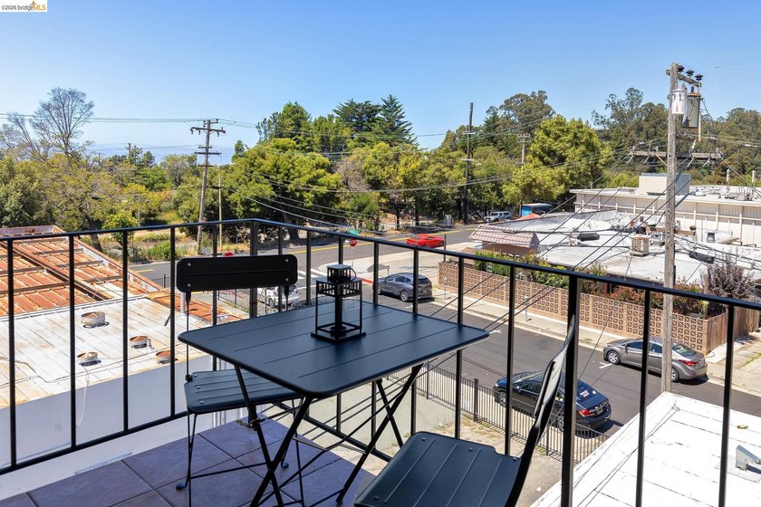 Welcome to this inviting third-floor corner unit featuring 2 - photo 4