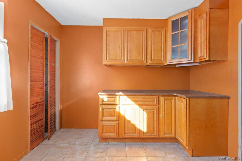 Welcome to 5840 61st Street - a thoughtfully updated - photo 7