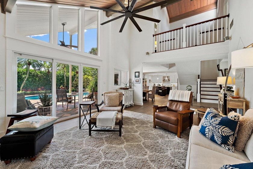 Beautifully remodeled 3 BR/3 BA home with a full 2 car garage in - photo 16