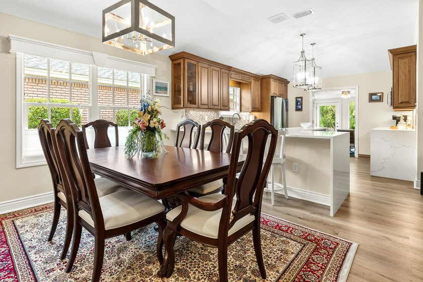 Beautifully updated and meticulously maintained single-story - photo 17