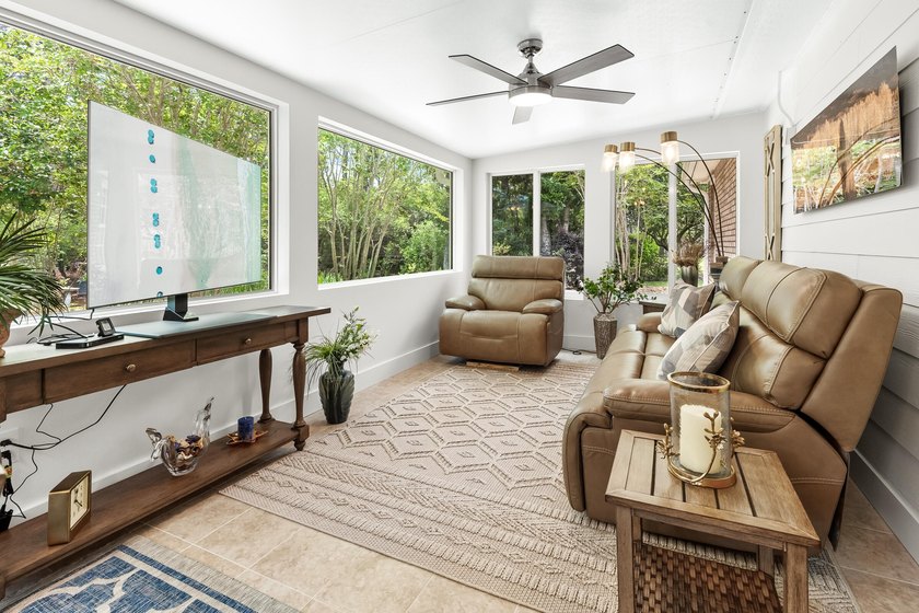 Beautifully updated and meticulously maintained single-story - photo 24